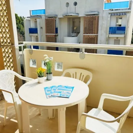 Flat With Parking Space Next To The Sea Apartment