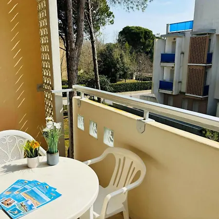 Flat With A Shared Garden Apartment *