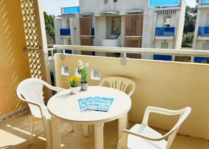 Flat With A Shared Garden شقة